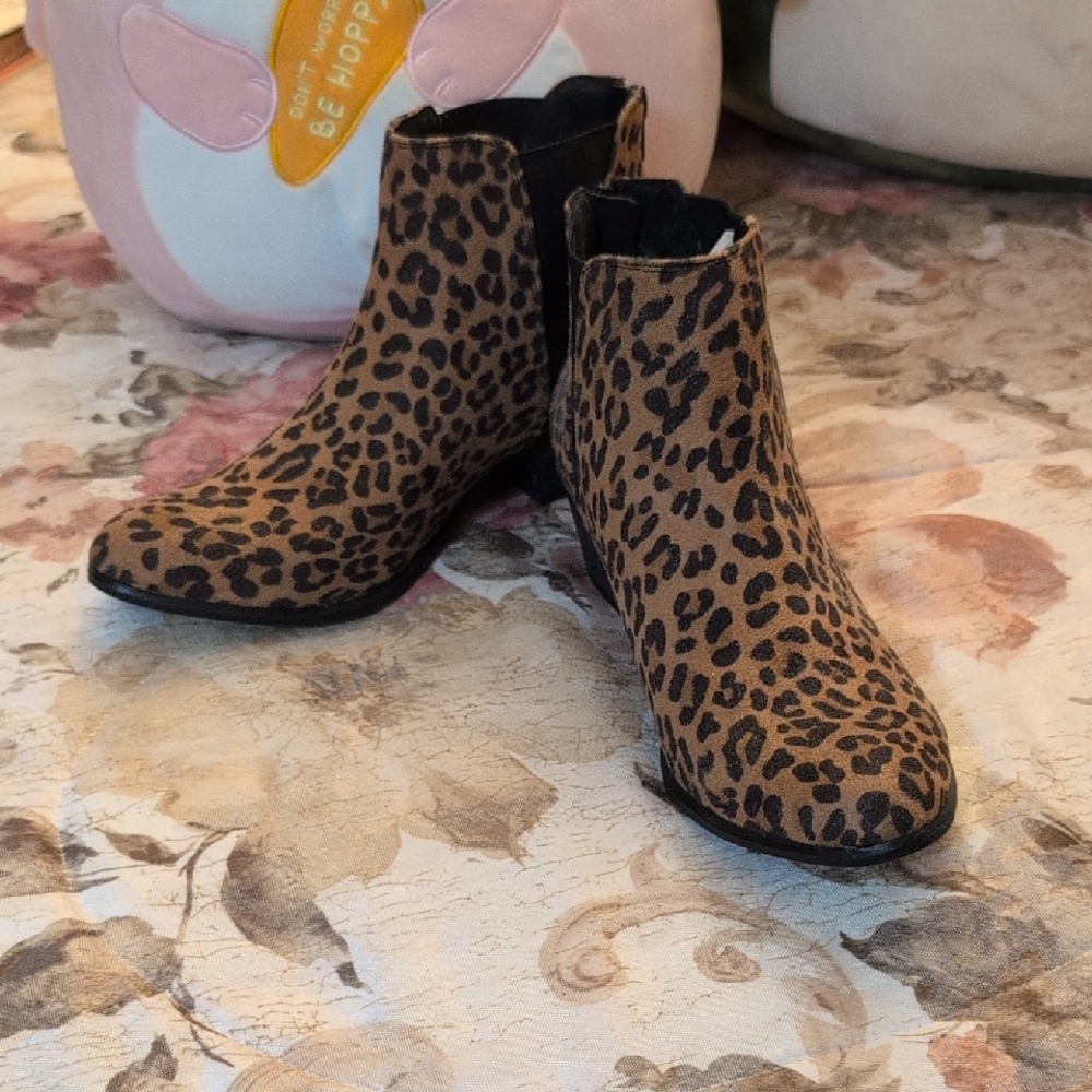 Esprit "Tiffany" Golden Brown Leopard Ankle Boots ✨NWOT✨